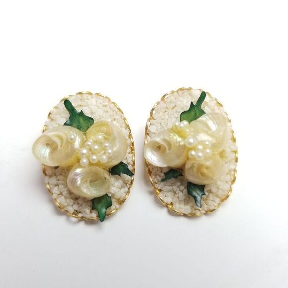 Vintage Cream Color Seashell Cluster Clip On Earrings, Oval Floral Design, Retro - Picture 2 of 6